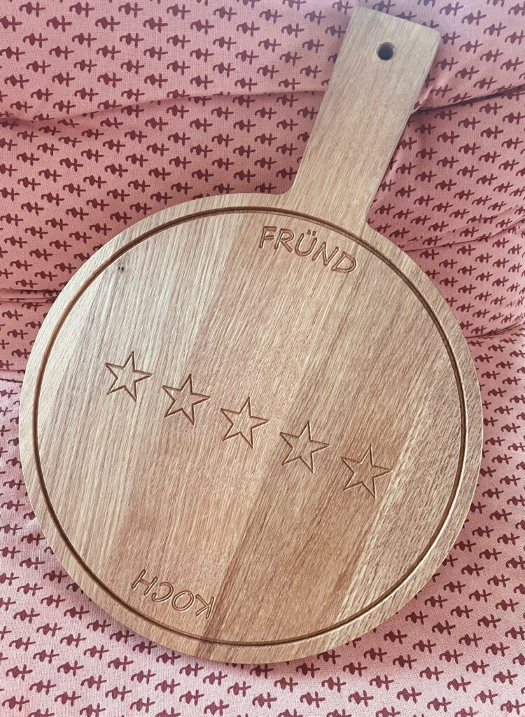 Holzschneidebrett personalisiert als Geschenk