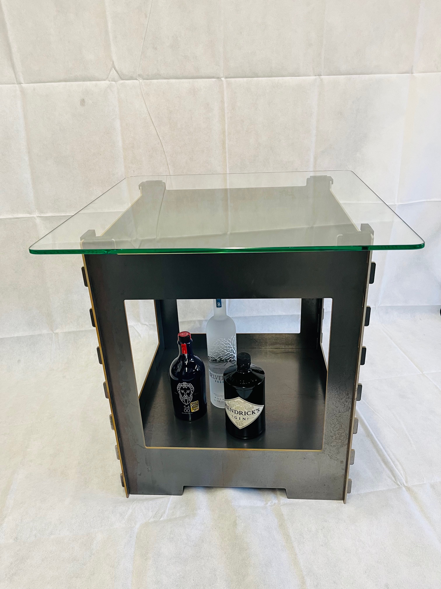 Salontisch mit abnehmbarer Glasplatte